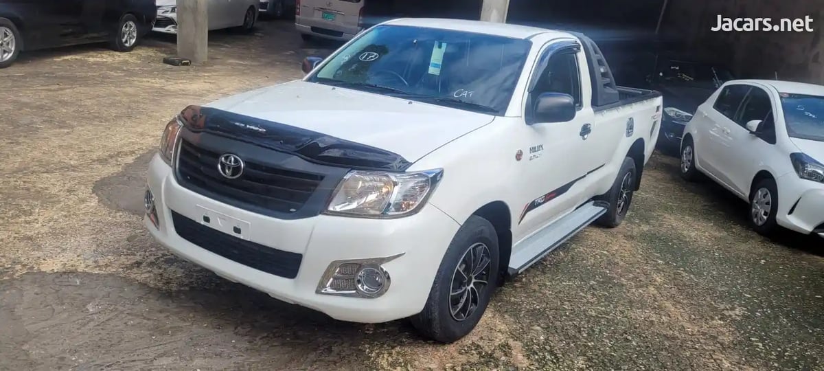 2015 TOYOTA Hilux
