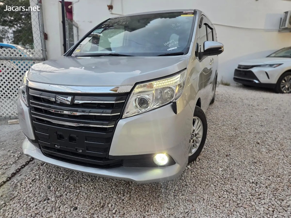 2017 TOYOTA Noah