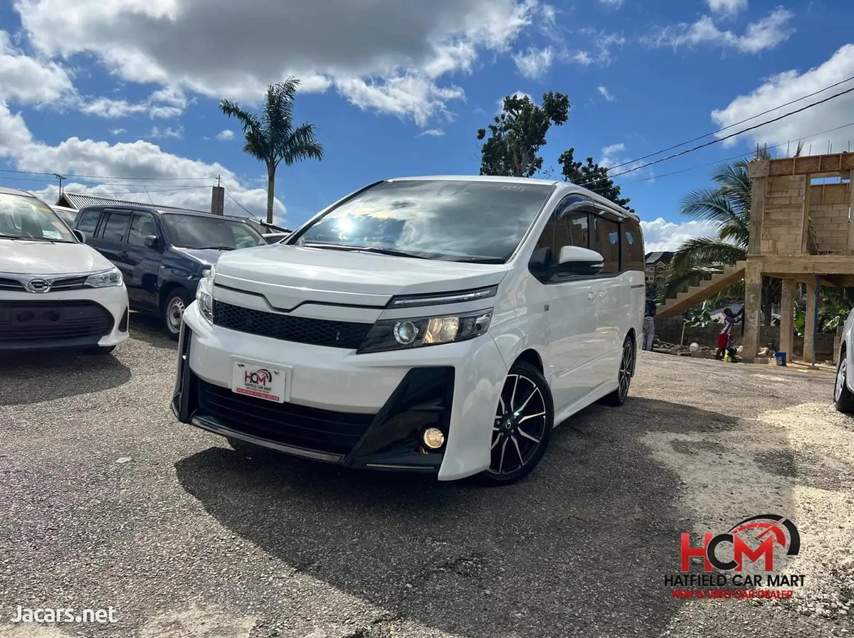 2017 TOYOTA Voxy