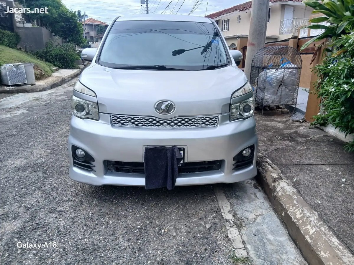 2013 TOYOTA Voxy