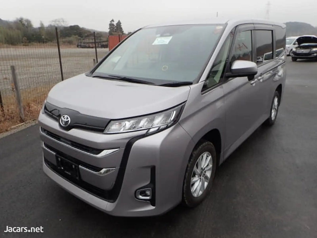 2022 TOYOTA Noah