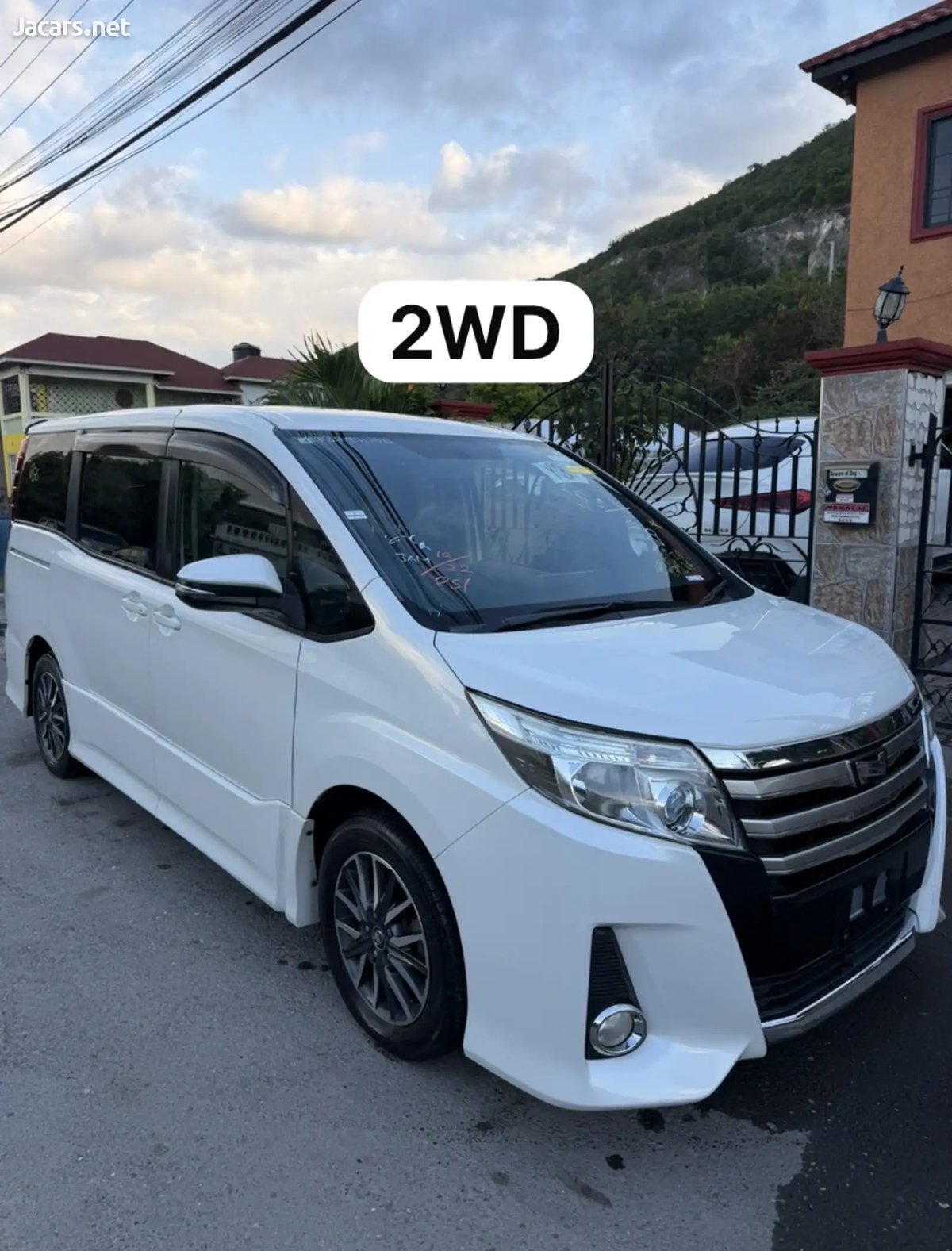 2015 TOYOTA Noah