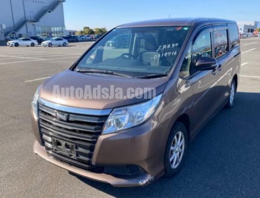 2017 TOYOTA NOAH