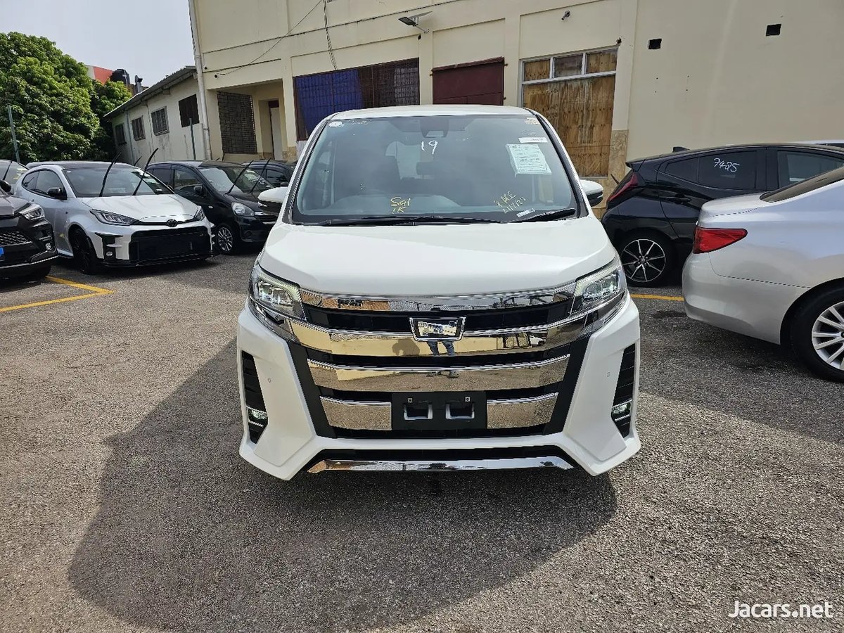 2020 TOYOTA Noah