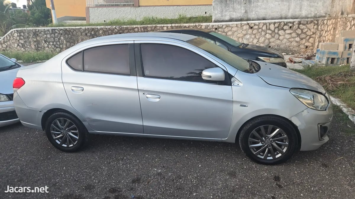 2017 MITSUBISHI Attrage