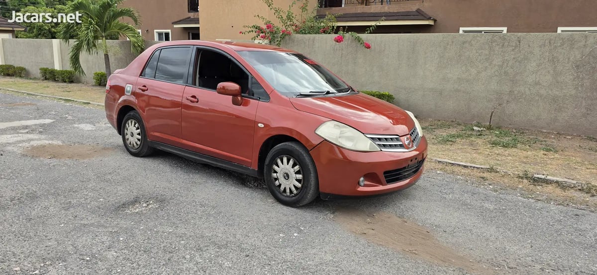 2011 NISSAN Tiida