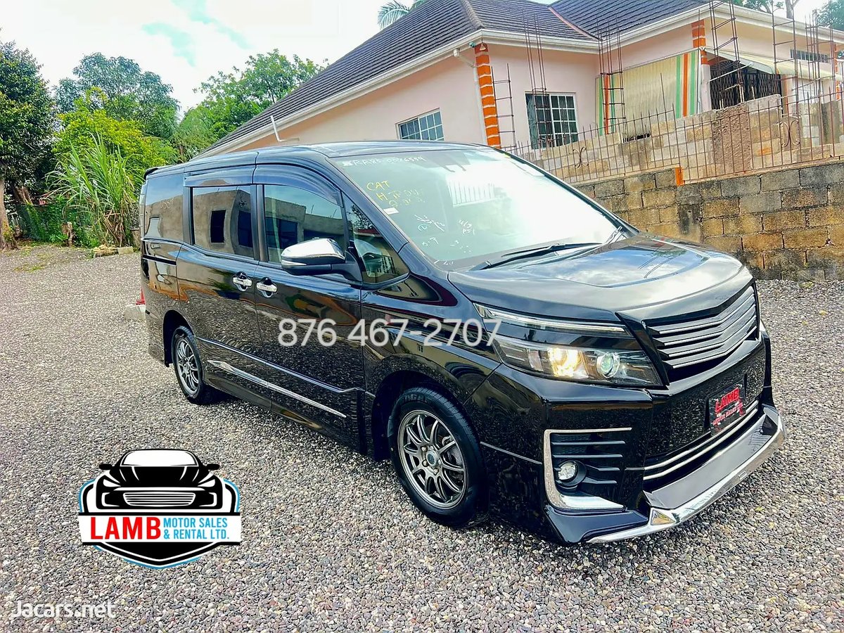 2017 TOYOTA Voxy
