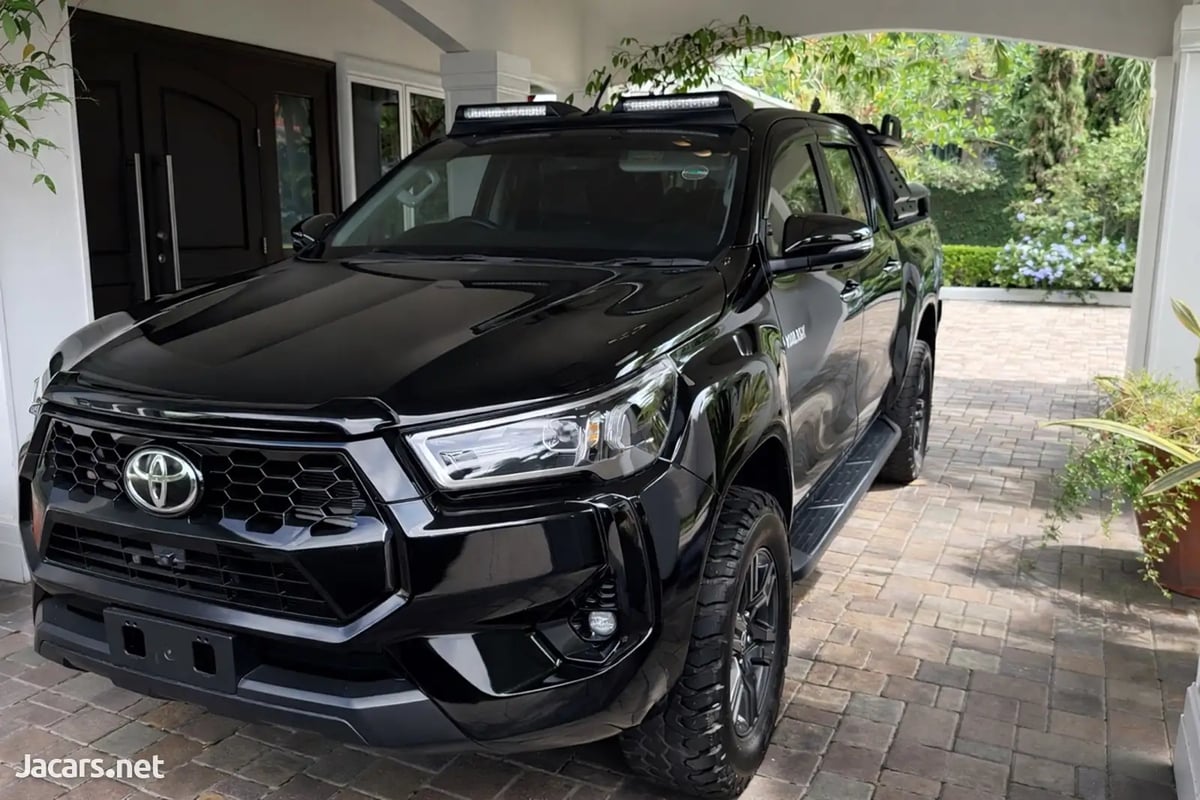 2023 TOYOTA Hilux