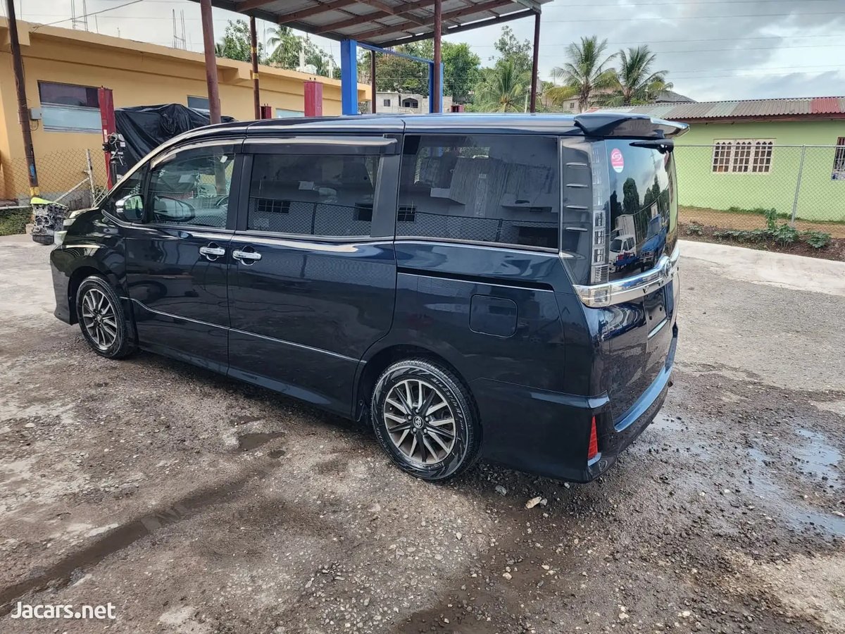 2015 TOYOTA Voxy