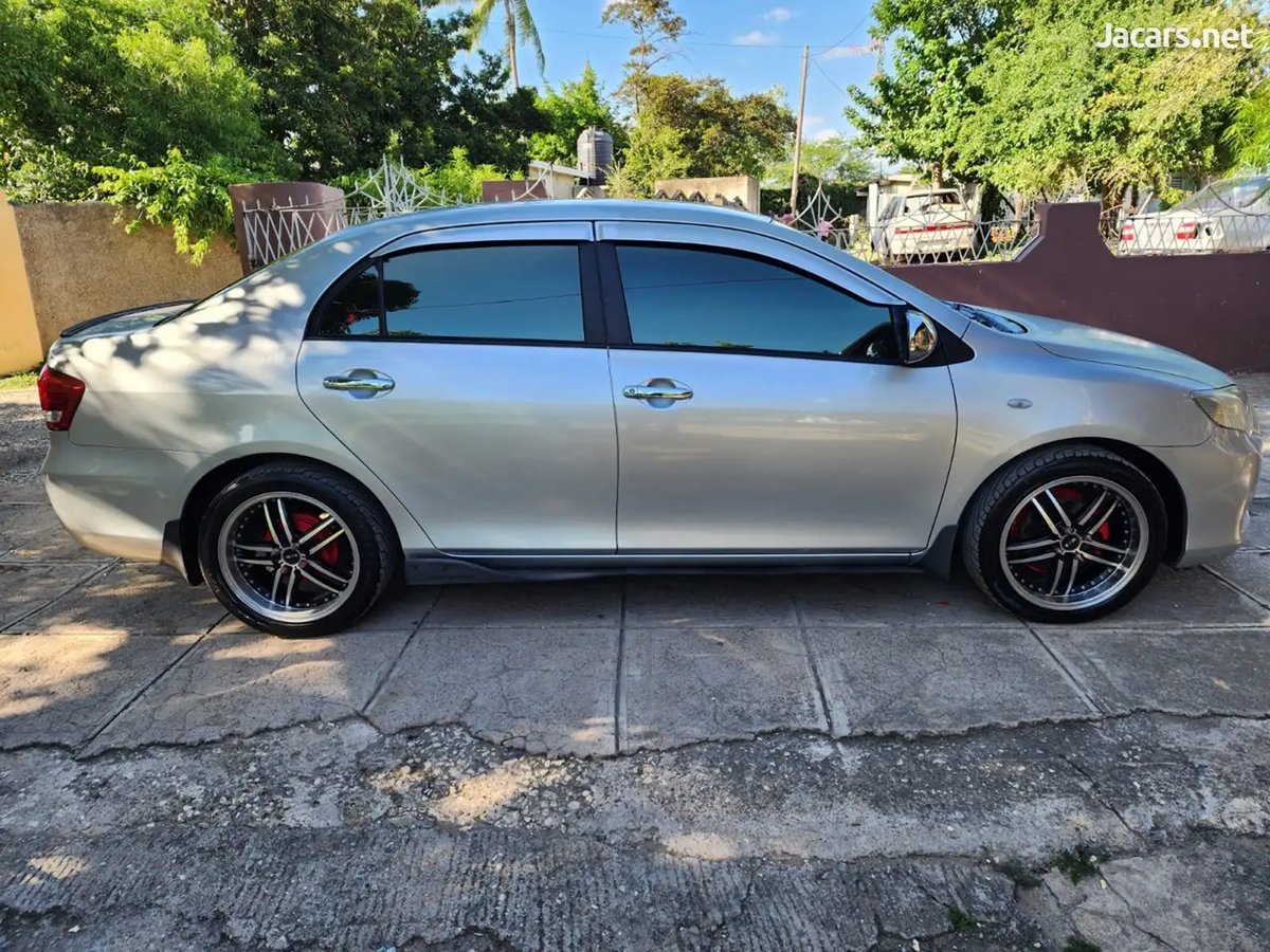 2012 TOYOTA Axio