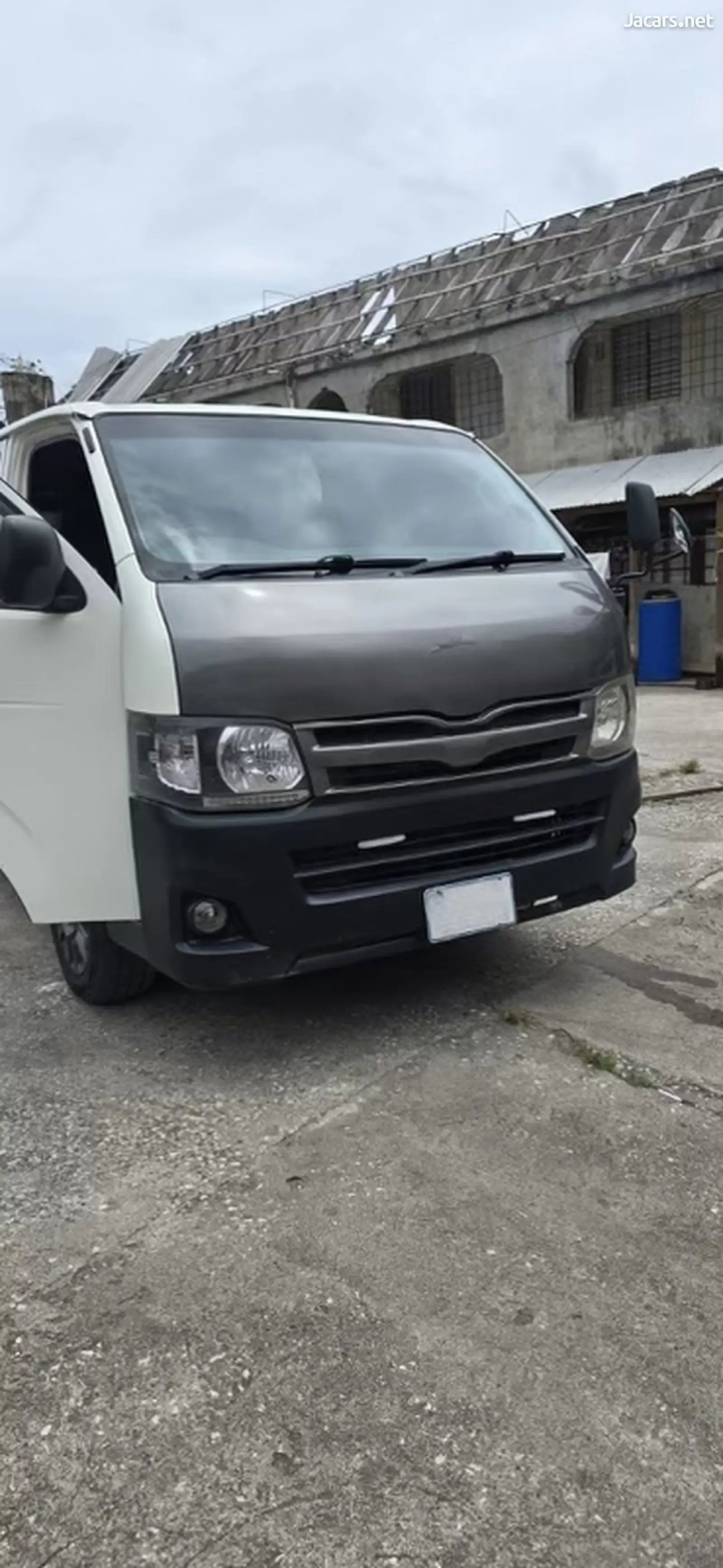 2010 TOYOTA Hiace