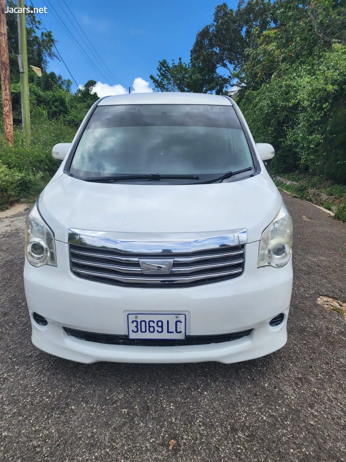 2012 TOYOTA Noah