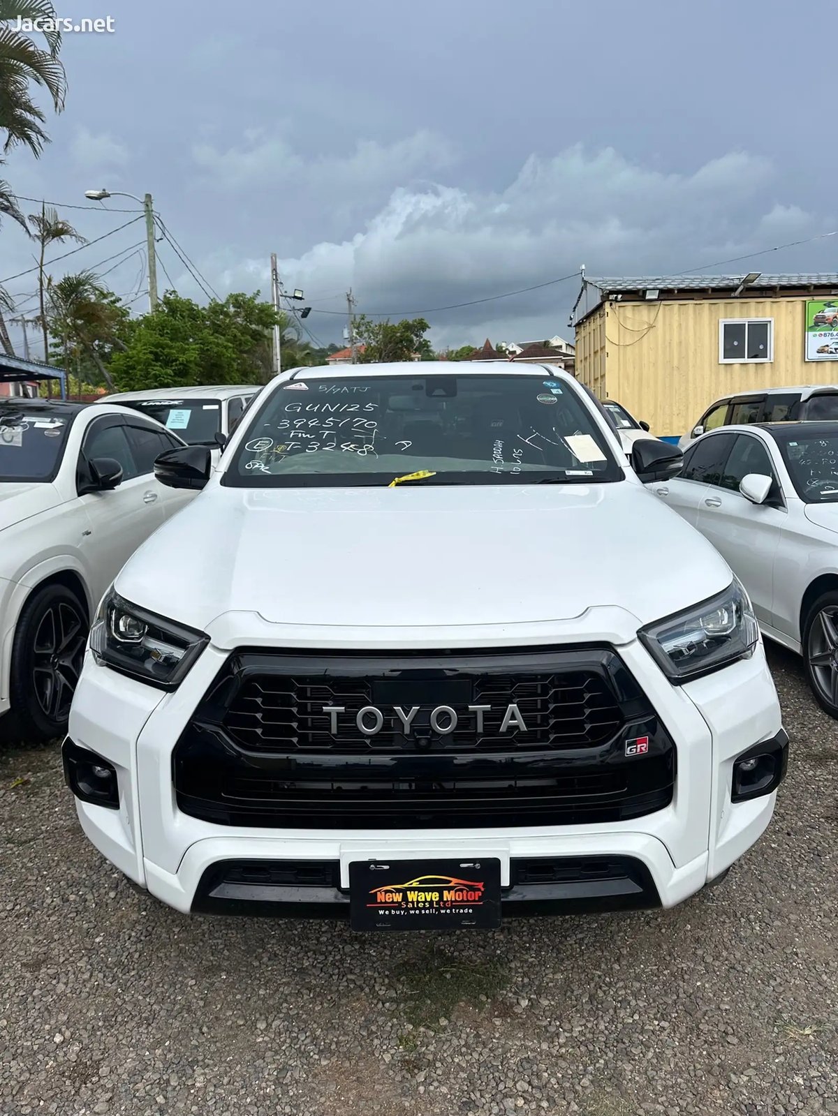 2023 TOYOTA Hilux