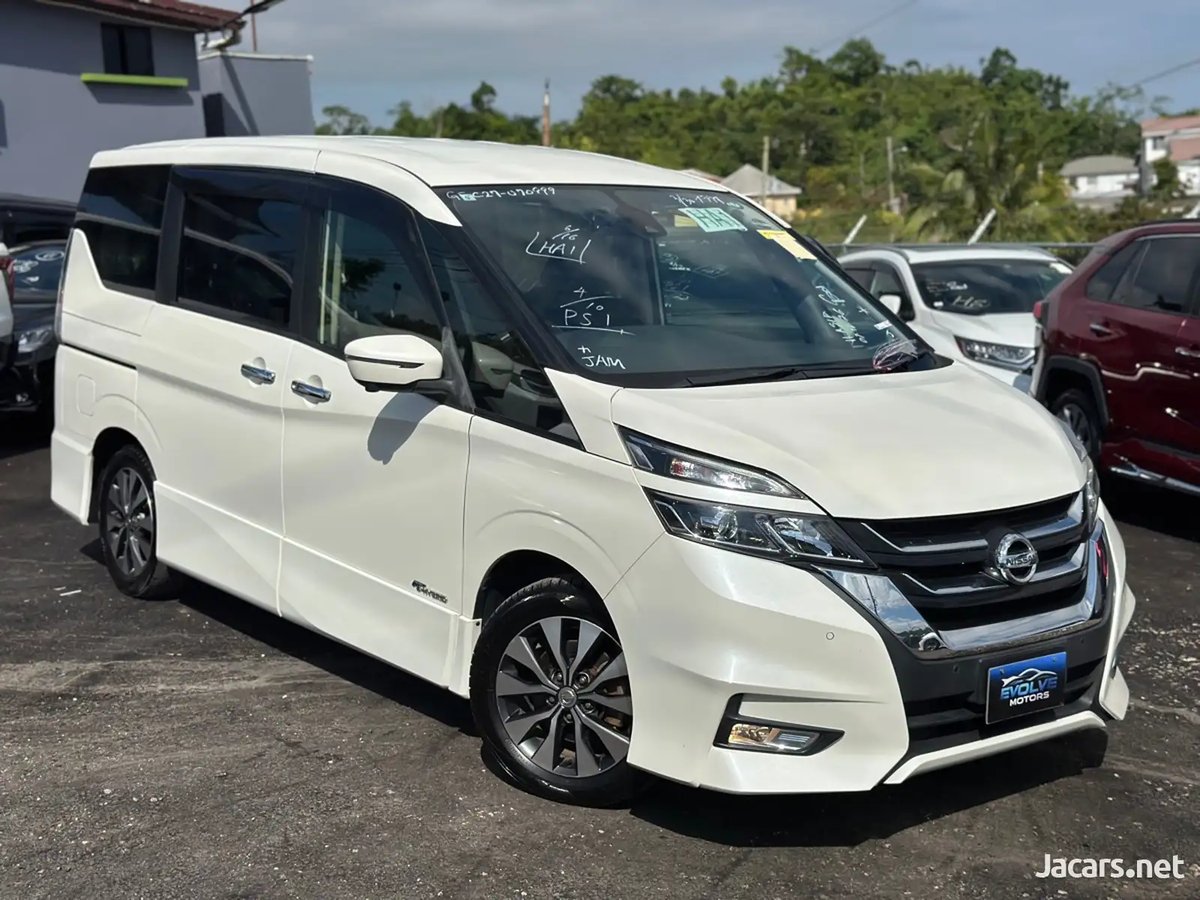 2017 NISSAN Serena