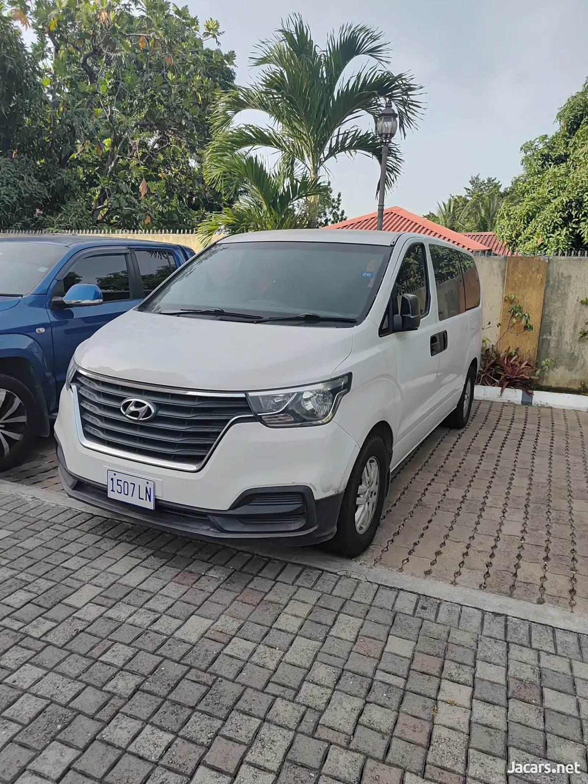 HYUNDAI H1