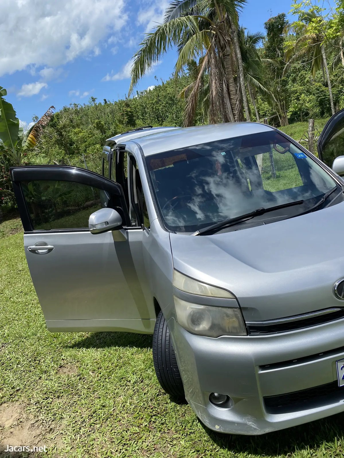 2011 TOYOTA Voxy