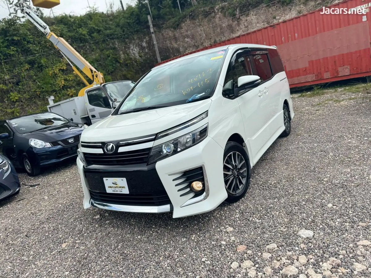 2014 TOYOTA Voxy