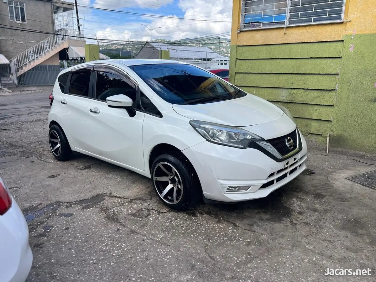 2017 NISSAN Note