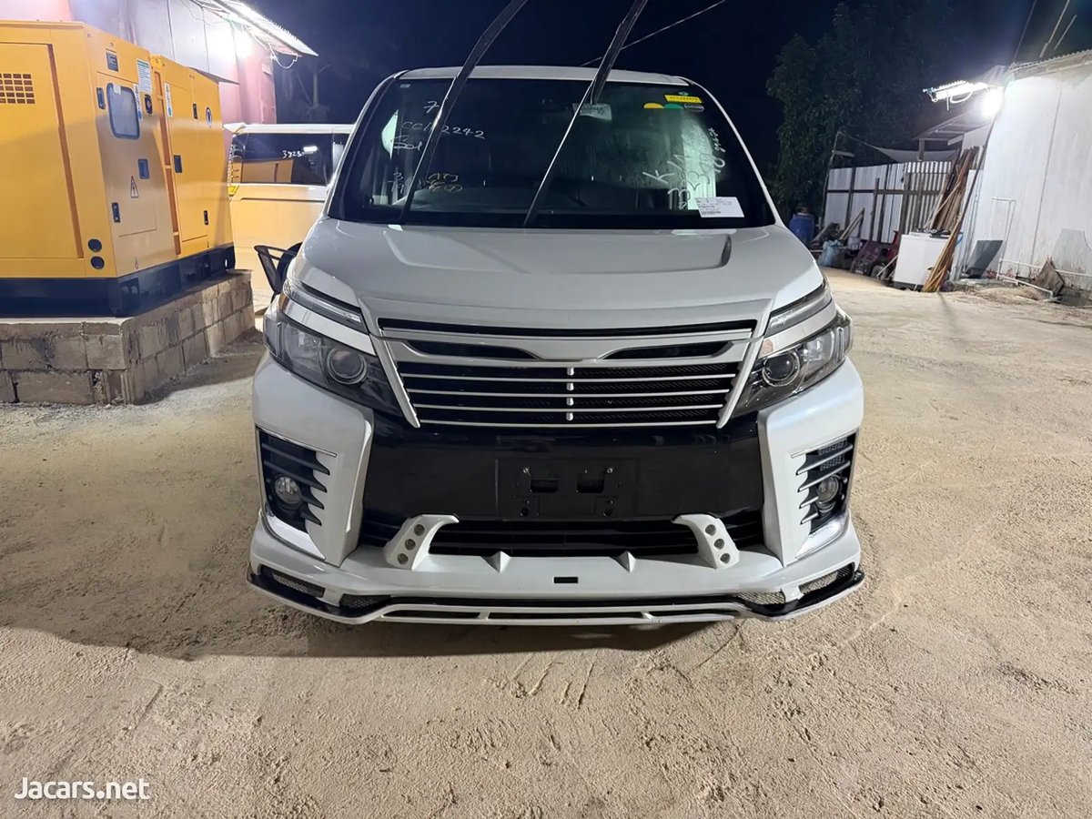 2017 TOYOTA Voxy