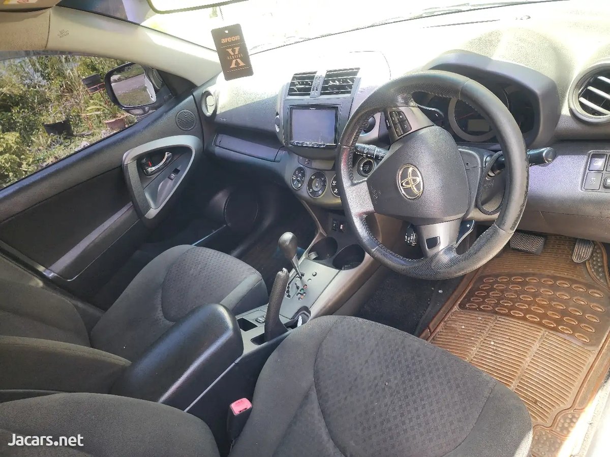 2011 TOYOTA Vanguard