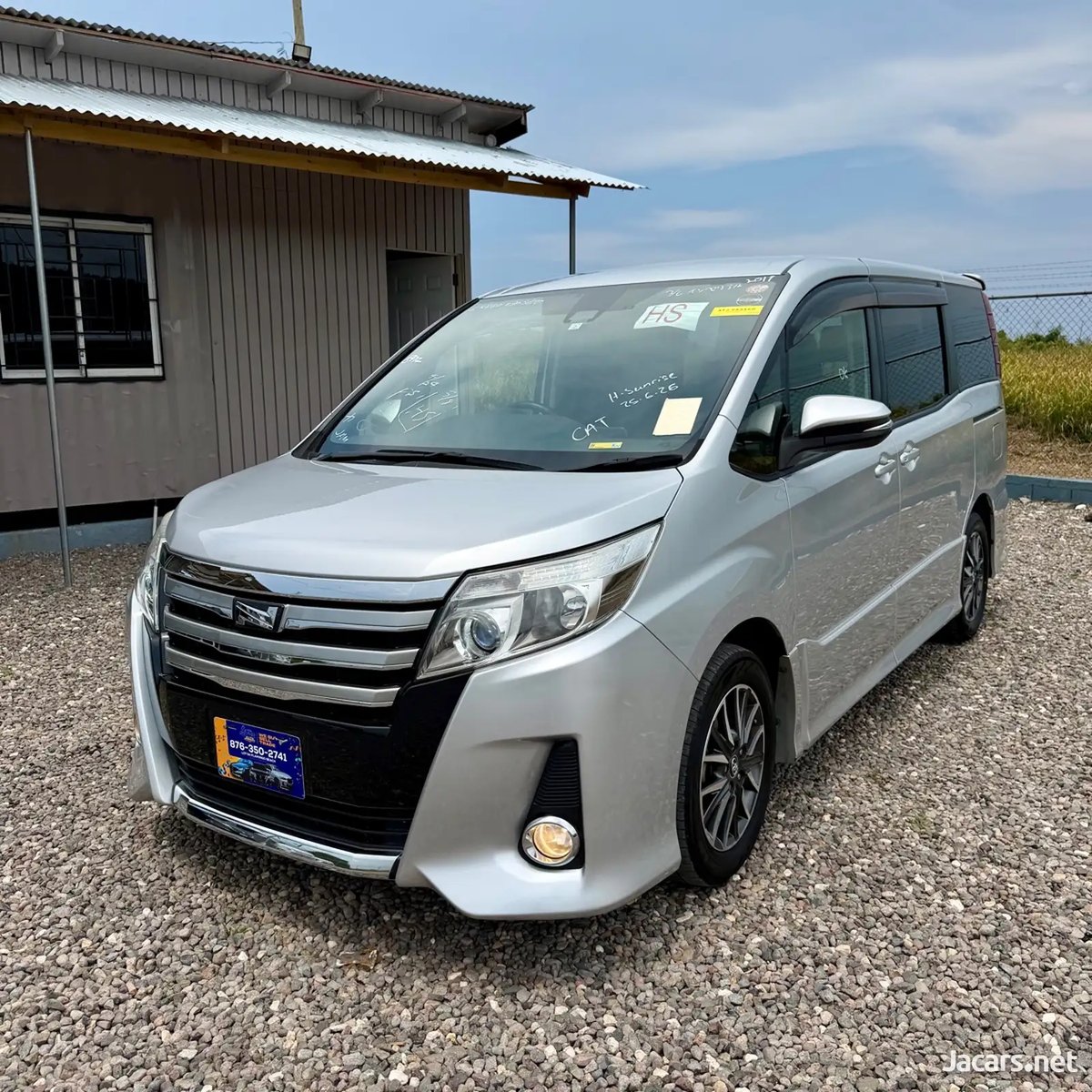2017 TOYOTA Noah
