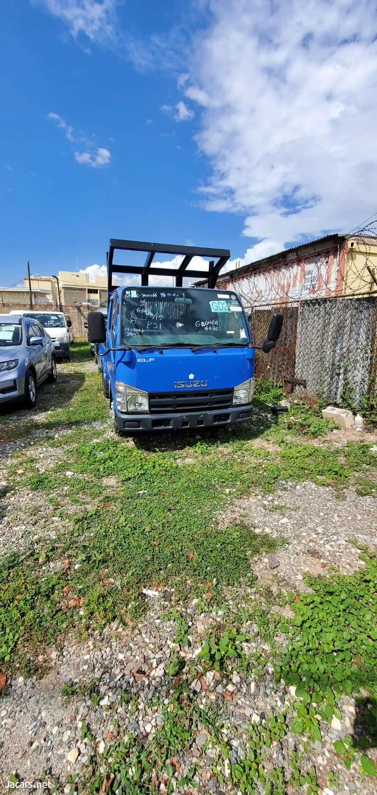 2011 ISUZU Elf