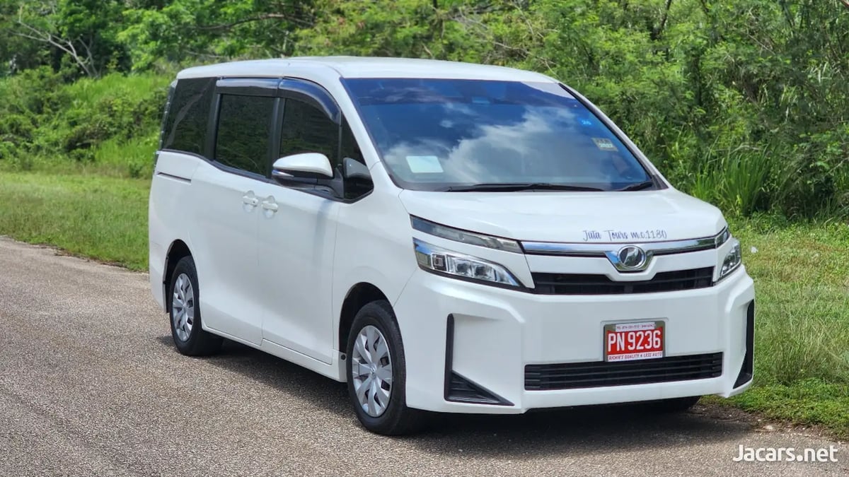 2018 TOYOTA Voxy