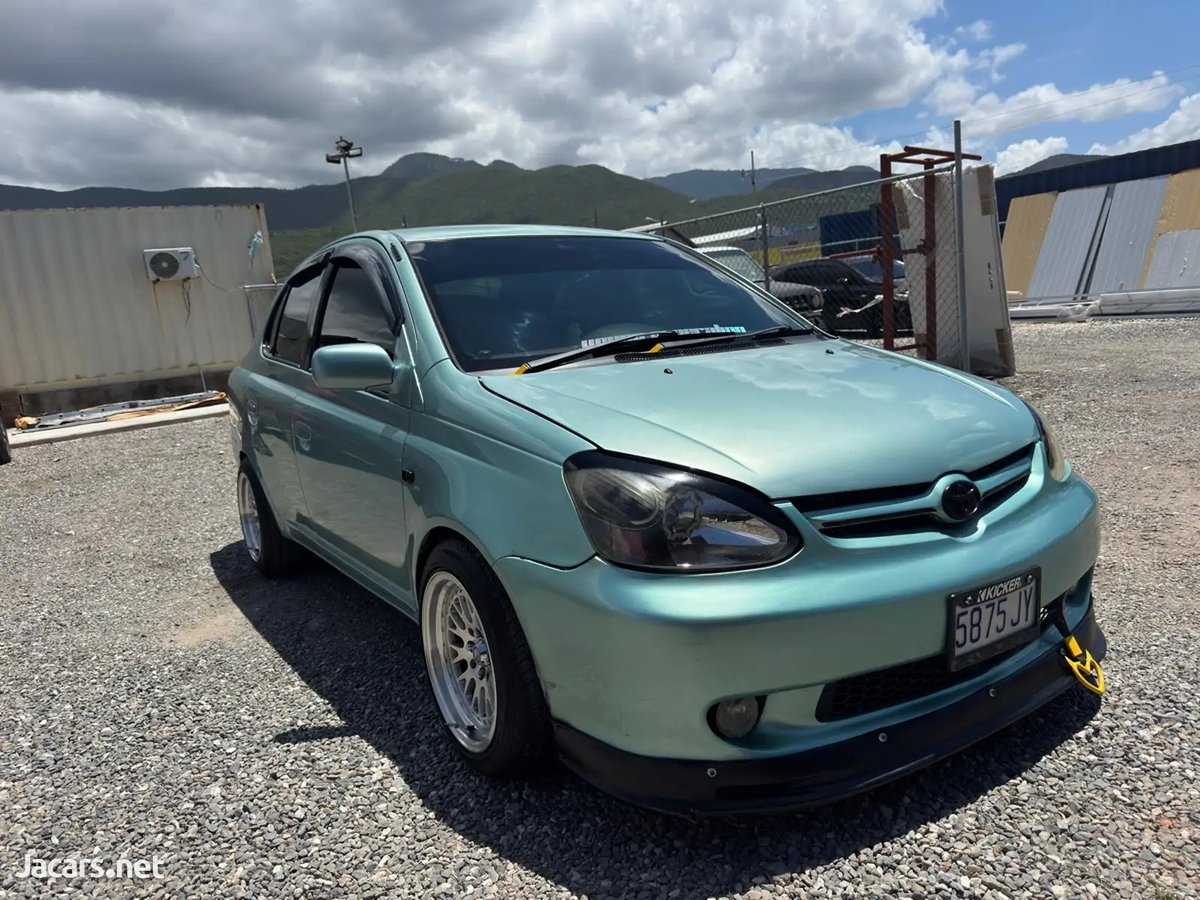 2005 TOYOTA Yaris