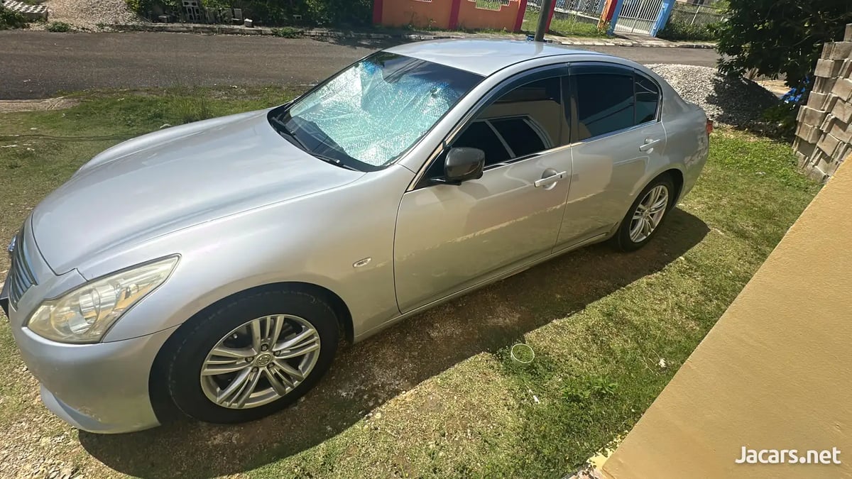 2013 NISSAN Skyline