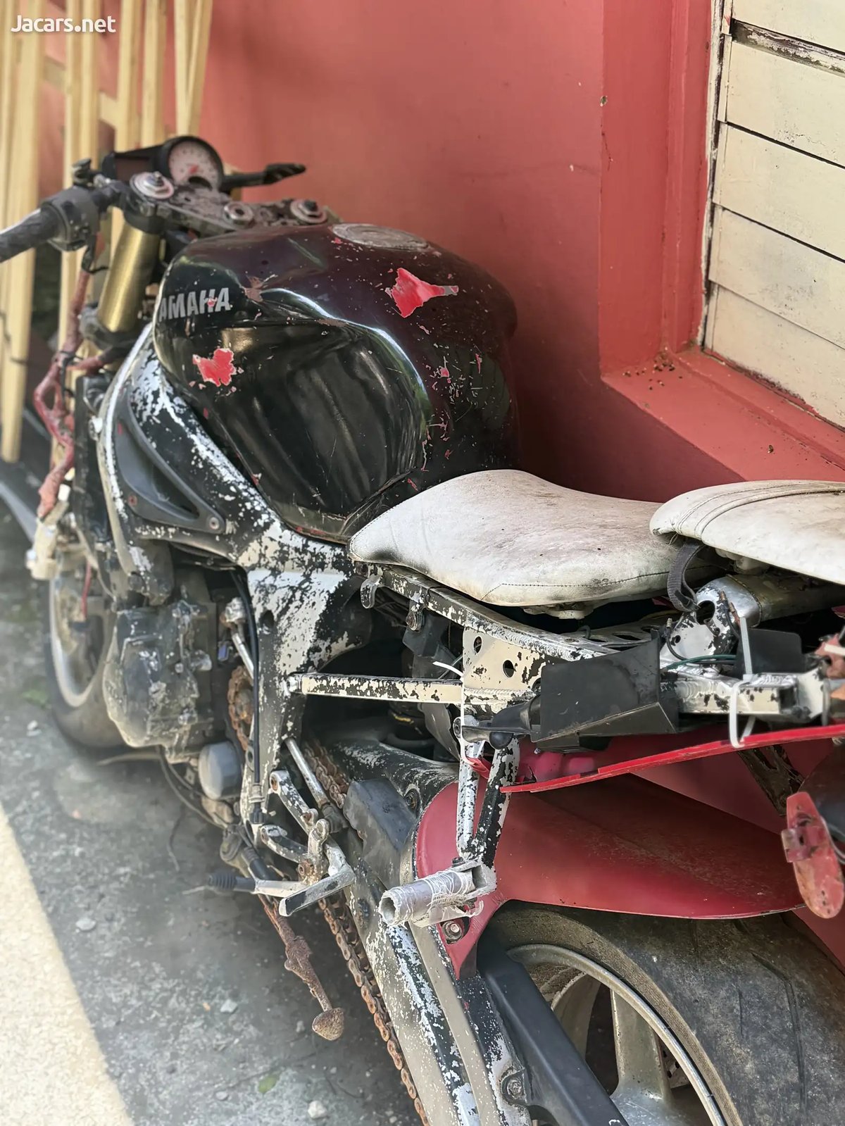 YAMAHA 600