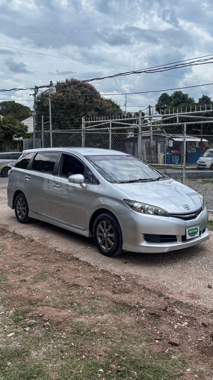 2015 TOYOTA WISH
