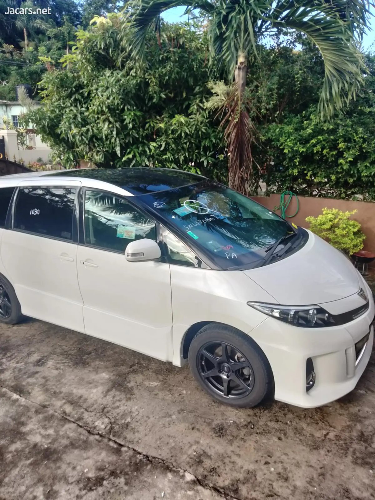 2015 TOYOTA Estima