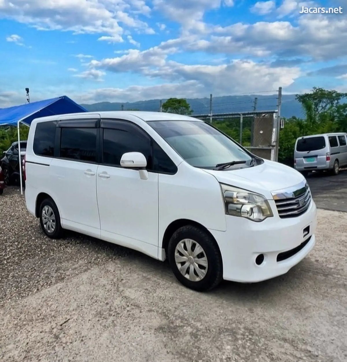 2012 TOYOTA Noah
