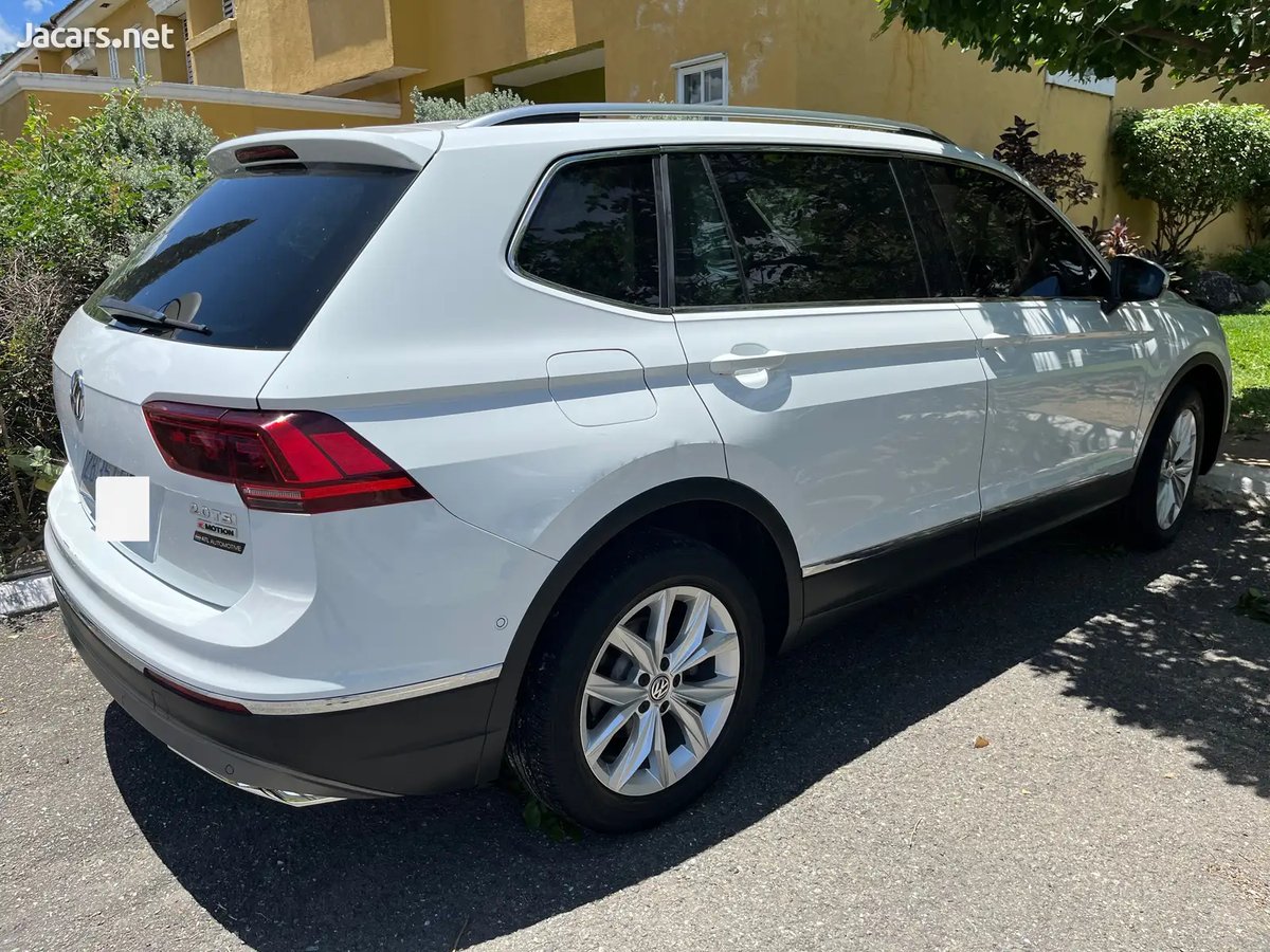 2020 VOLKSWAGEN Tiguan