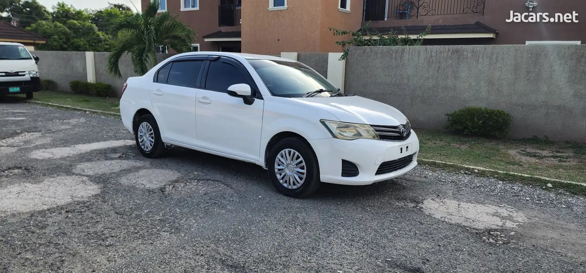 2013 TOYOTA Axio