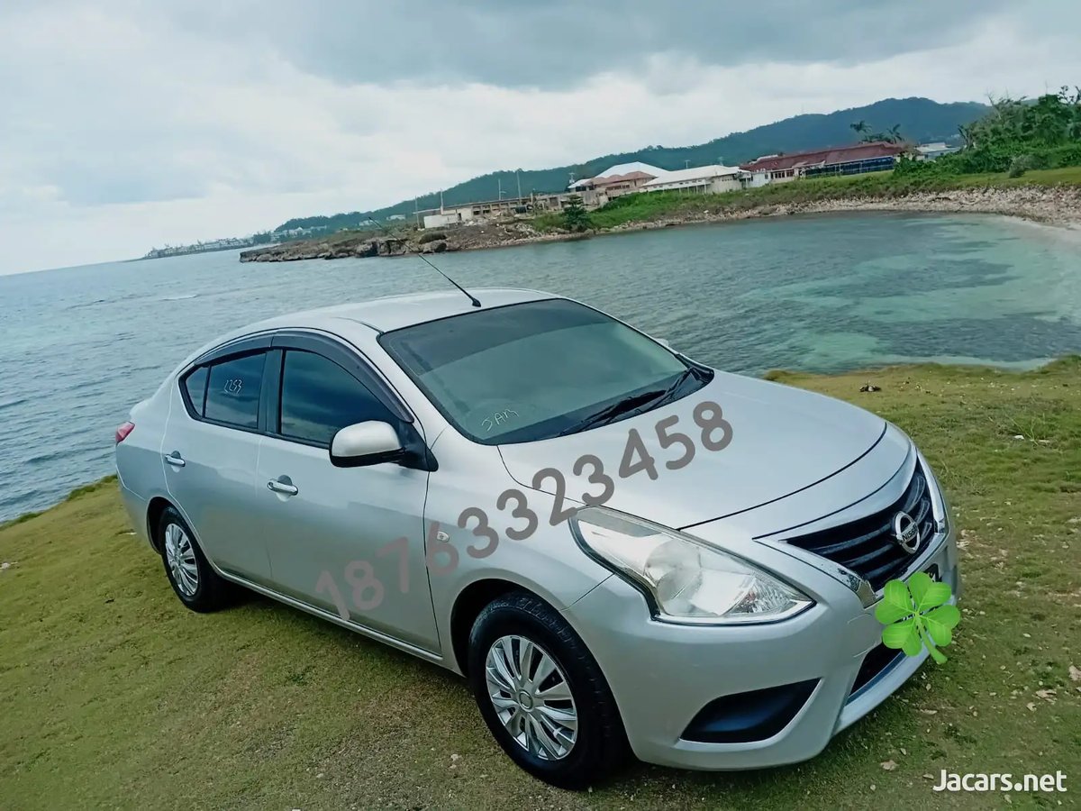 2015 NISSAN Latio