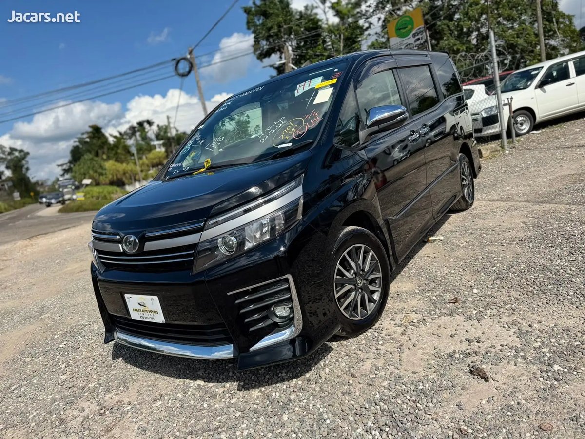 2016 TOYOTA Voxy