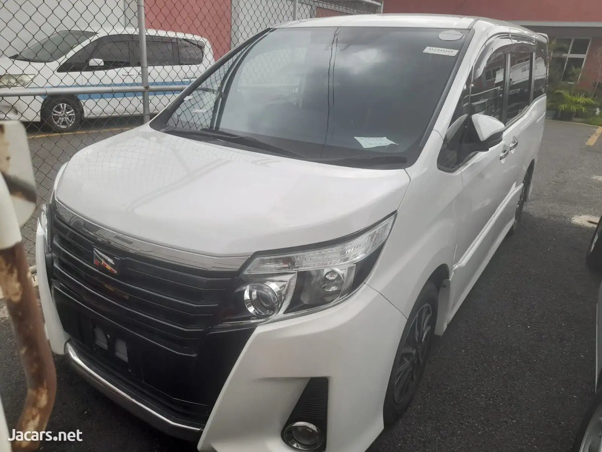 2017 TOYOTA Noah