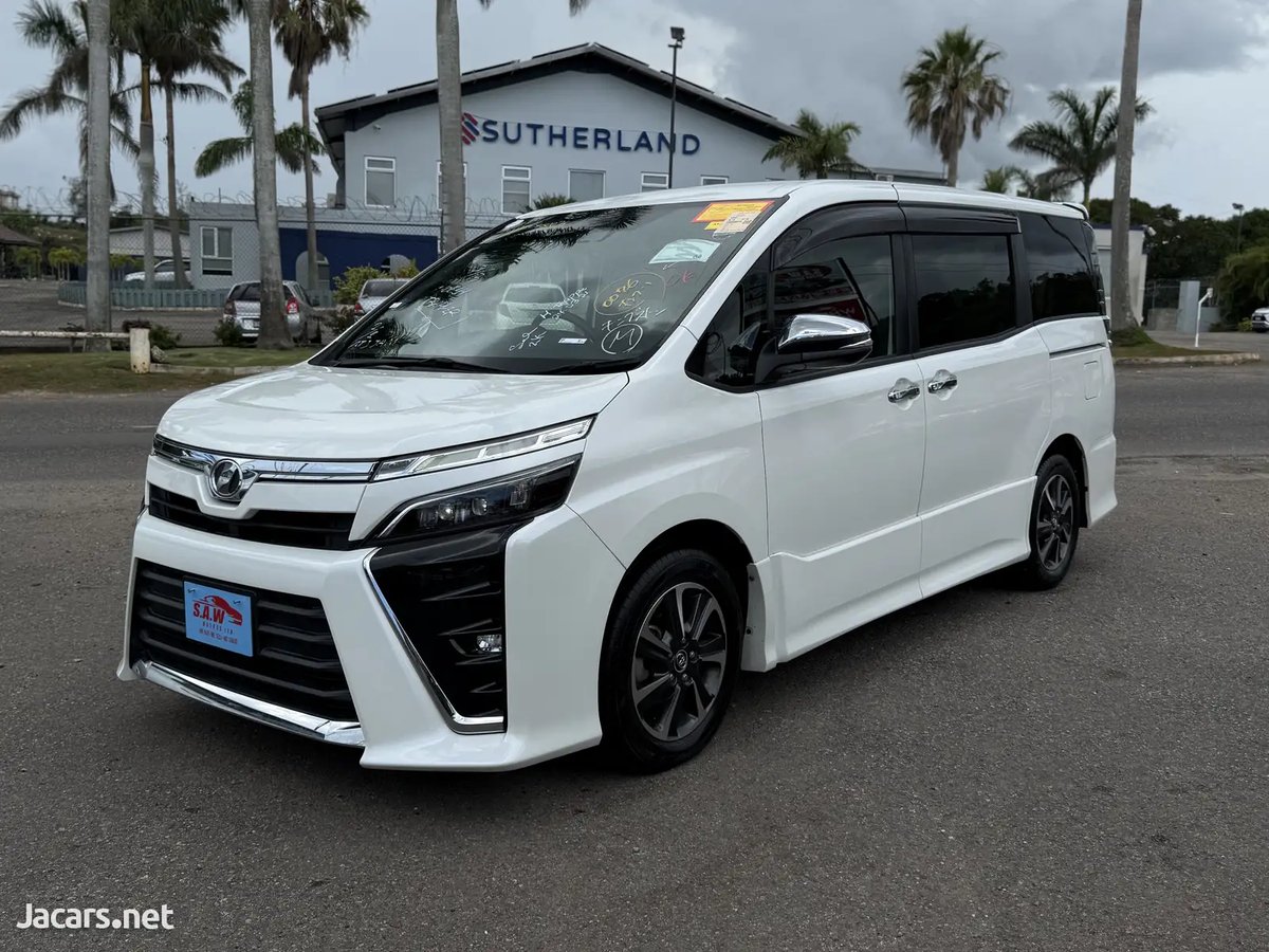 2018 TOYOTA Voxy