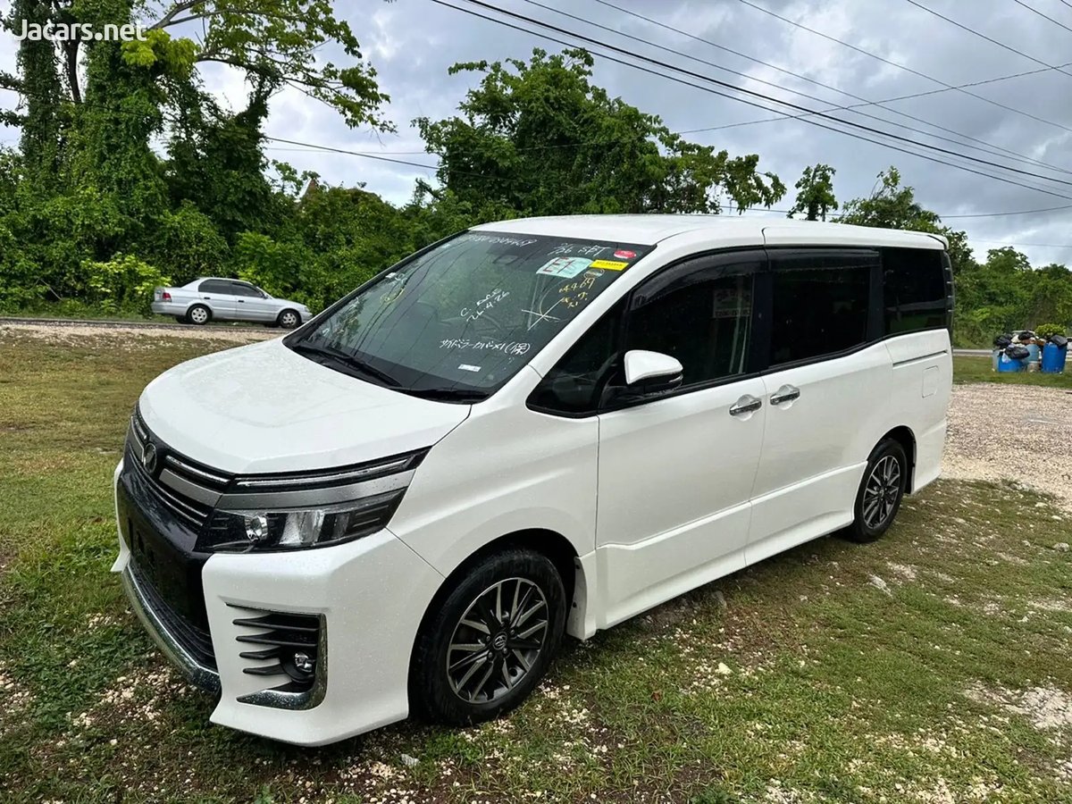 2017 TOYOTA Voxy