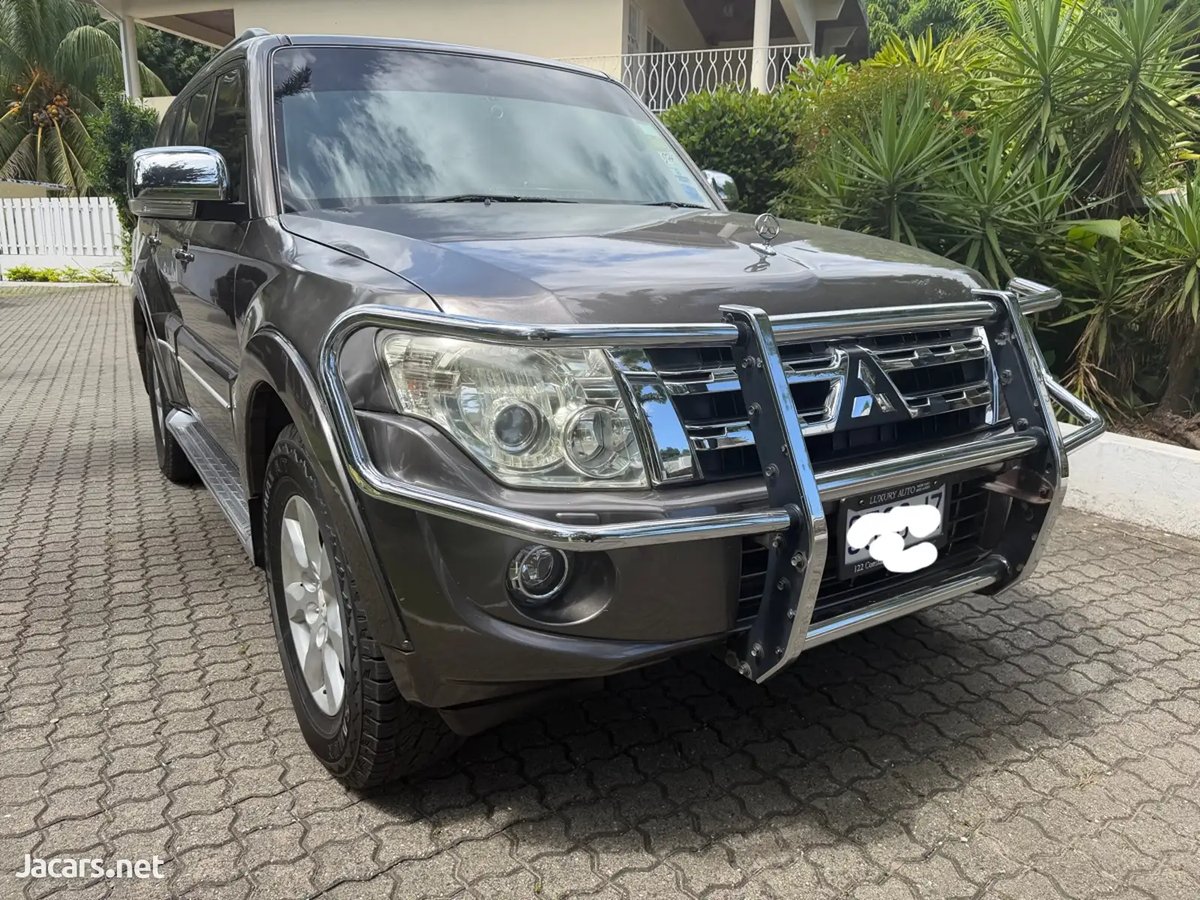 2004 MITSUBISHI Pajero