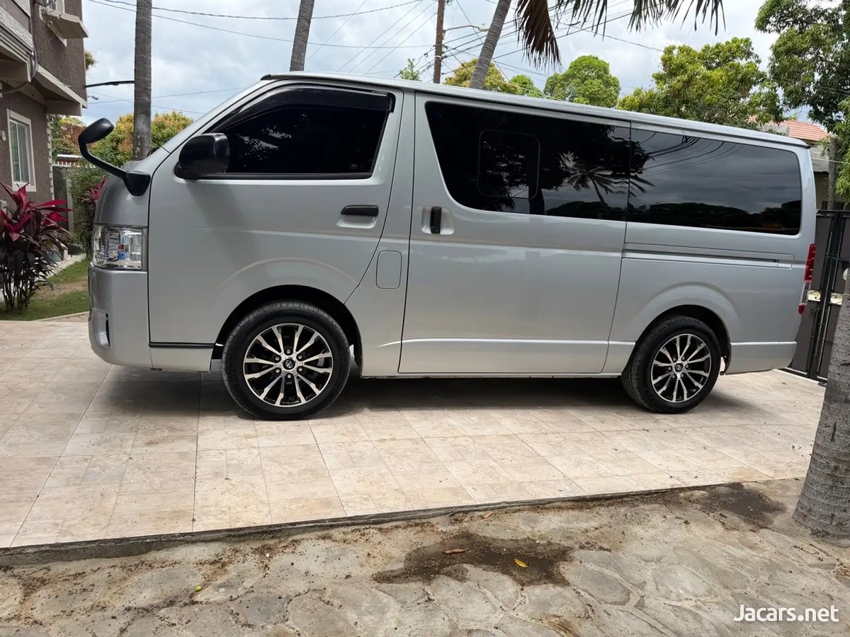 2019 TOYOTA Hiace