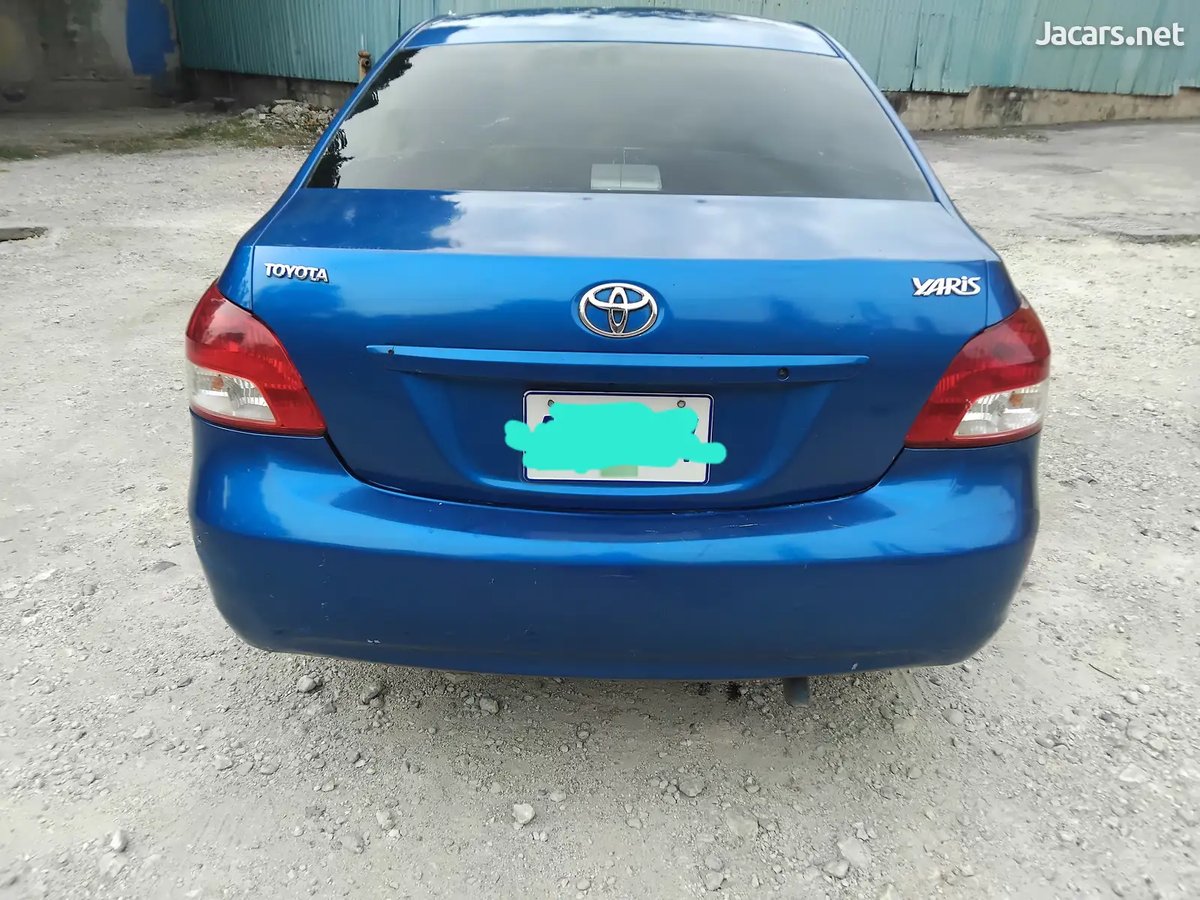 2013 TOYOTA Yaris