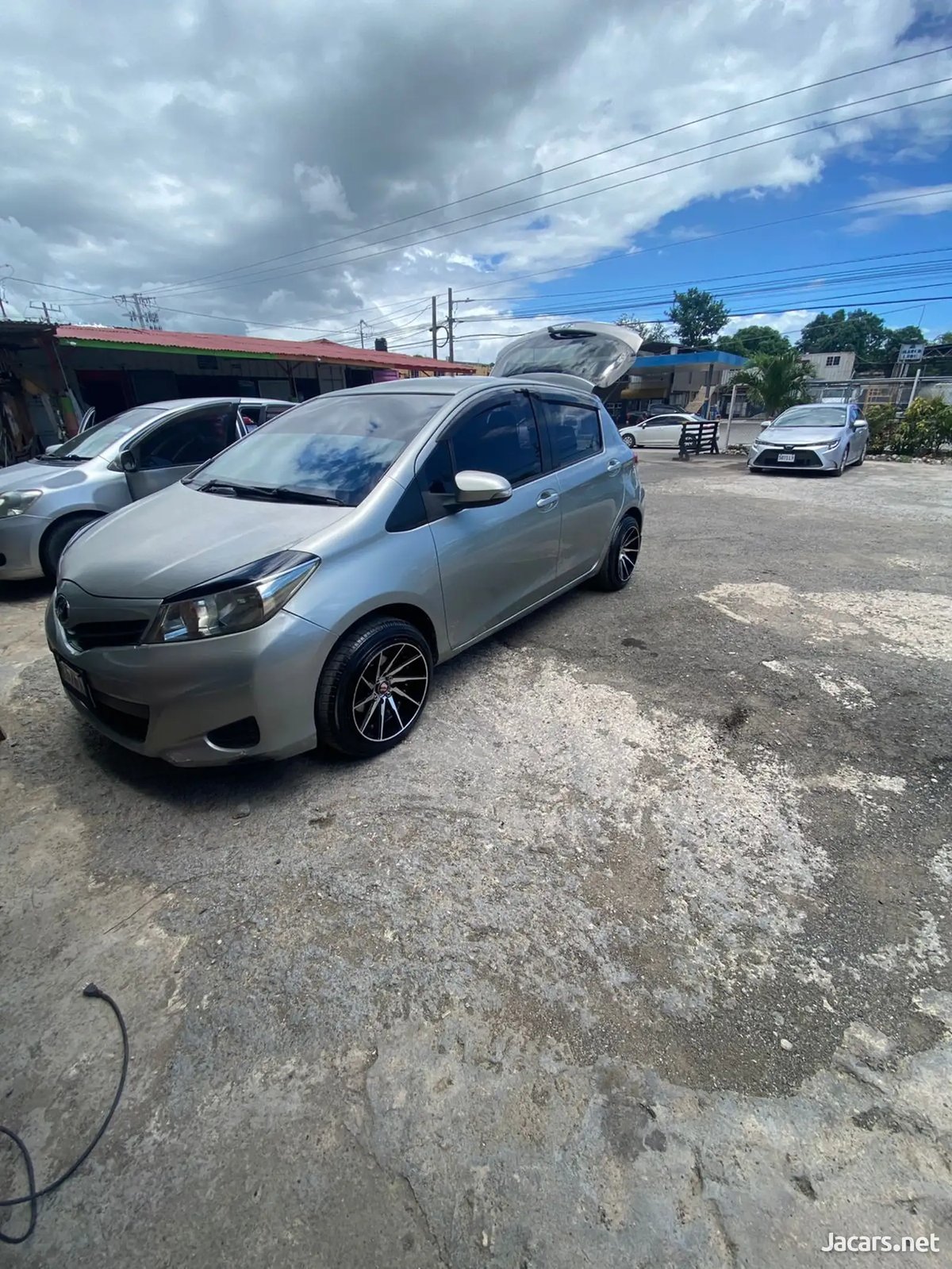2012 TOYOTA Vitz