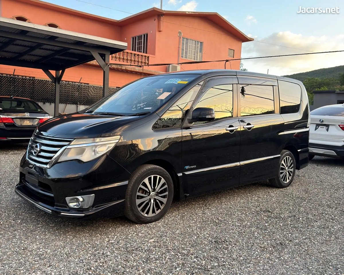 2015 NISSAN Serena