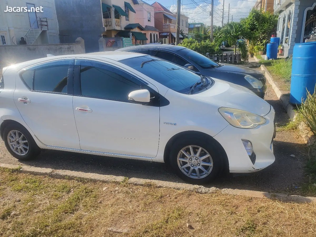 2017 TOYOTA Aqua