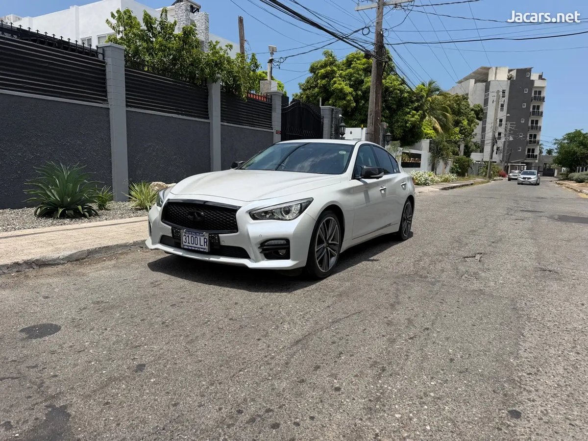 2015 INFINITI Q50