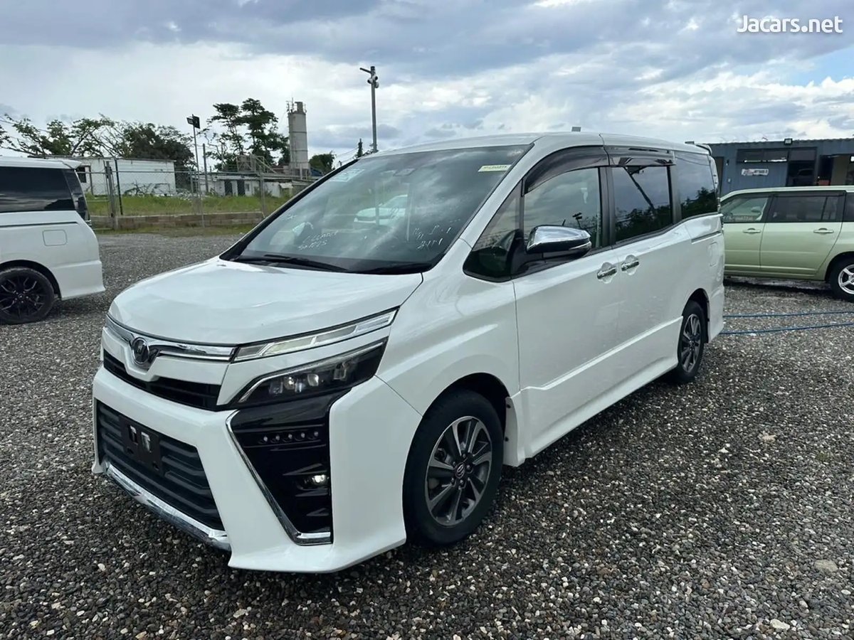 2018 TOYOTA Voxy