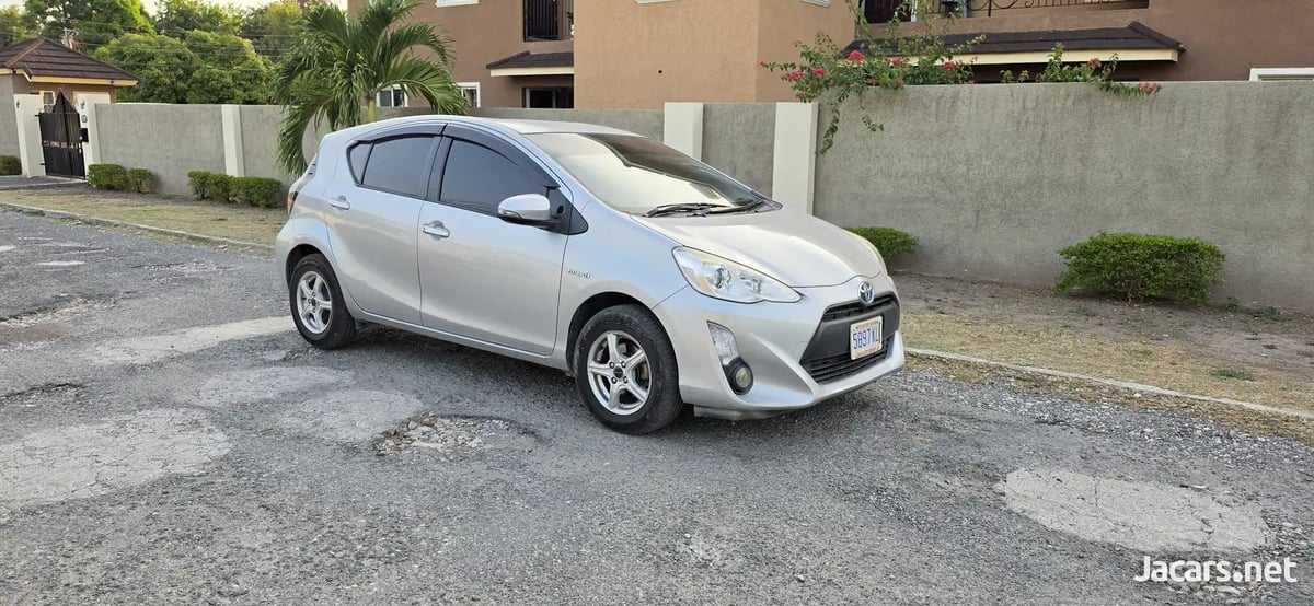 2017 TOYOTA Aqua