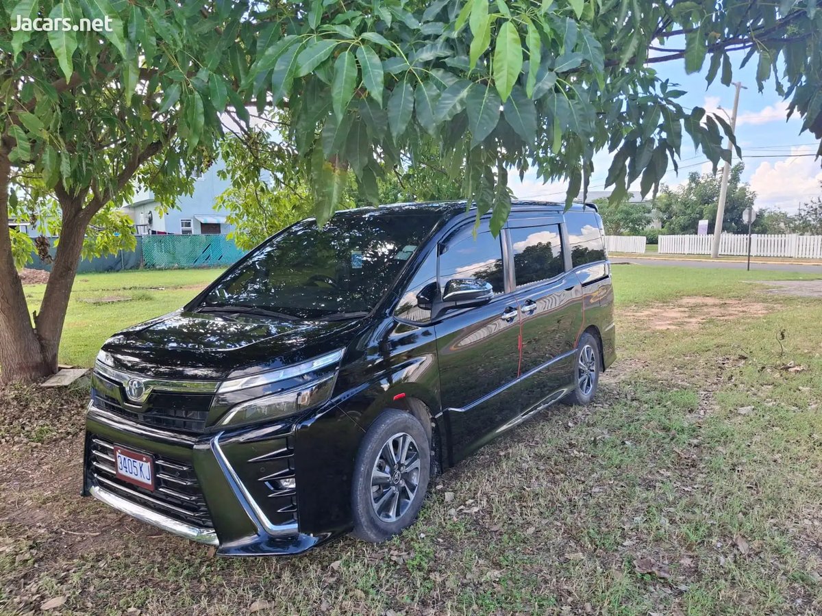 2021 TOYOTA Voxy